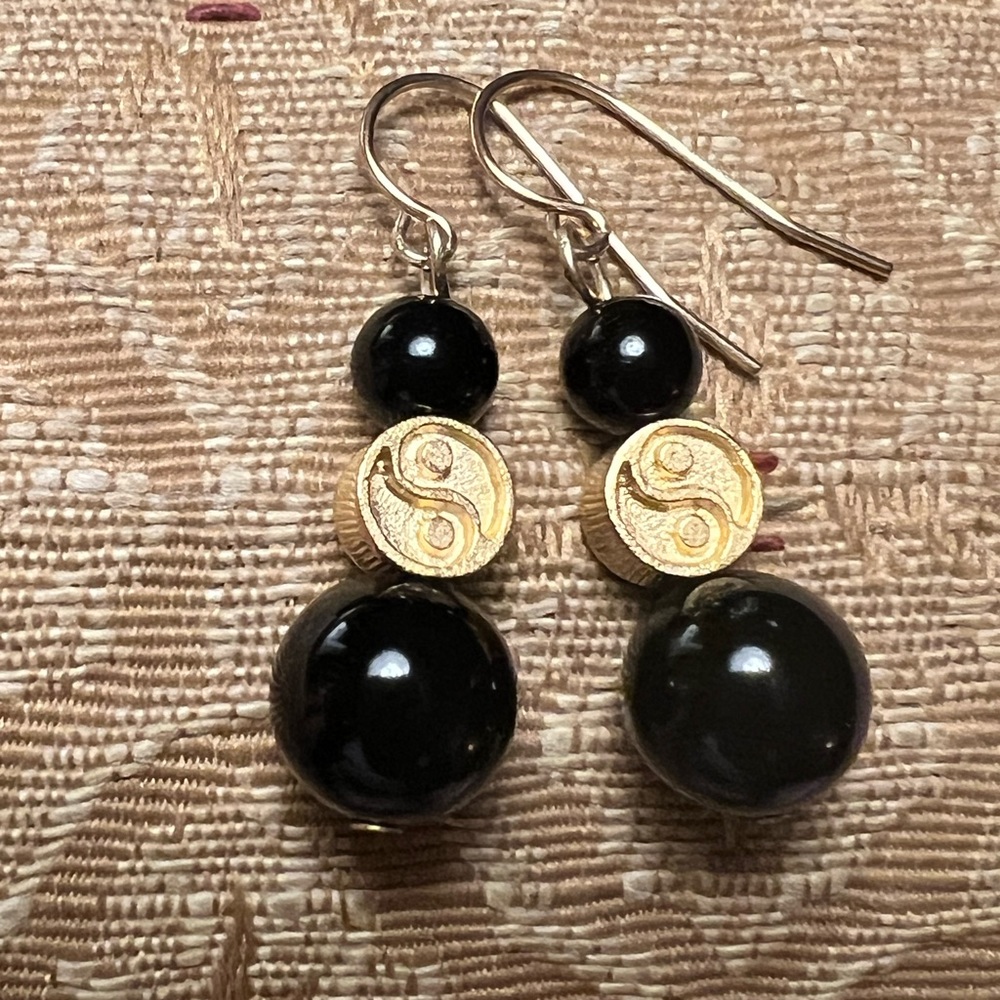 NEW Black bead earrings with gold tone yin yang bead